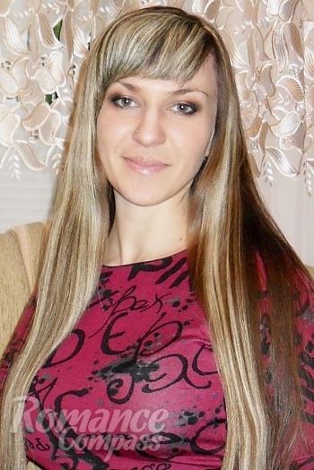 Ukrainian mail order bride Olena from Nikolaev with brunette hair and grey eye color - image 1