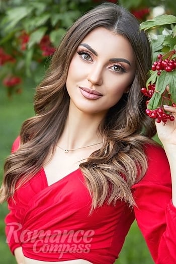 Ukrainian mail order bride Yana from Ivano-Frankovsk with light brown hair and hazel eye color - image 1