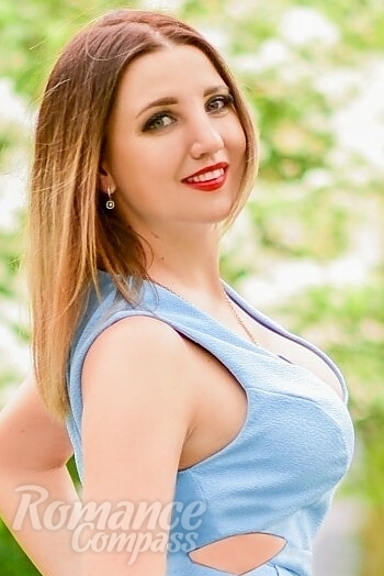Ukrainian mail order bride Inna from Nikolaev with brunette hair and blue eye color - image 1