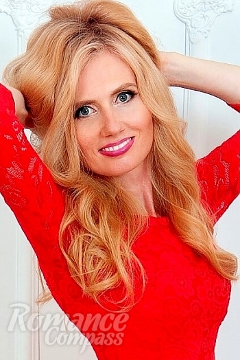 Ukrainian mail order bride Elena from Bajkonur with blonde hair and blue eye color - image 1