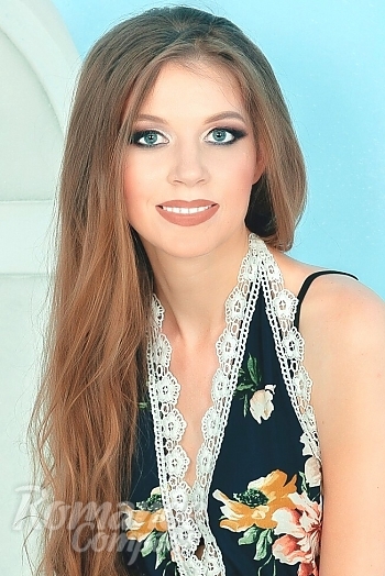 Ukrainian mail order bride Lyubov from Moscow with light brown hair and blue eye color - image 1