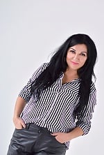 Ukrainian mail order bride Ilona from Poltava with black hair and brown eye color - image 5