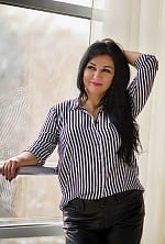 Ukrainian mail order bride Ilona from Poltava with black hair and brown eye color - image 2