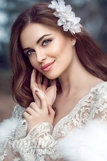 Ukrainian mail order bride Inna from Minsk with light brown hair and blue eye color - image 1