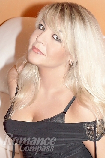 Ukrainian mail order bride Marianna from Kharkov with blonde hair and green eye color - image 1