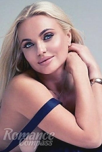 Ukrainian mail order bride Aleksandra from Angarsk with blonde hair and green eye color - image 1