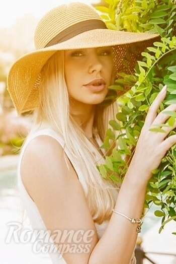 Ukrainian mail order bride Tatiana from Grodno with blonde hair and green eye color - image 1