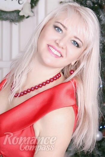 Ukrainian mail order bride Svetlana from Kharkiv with blonde hair and blue eye color - image 1