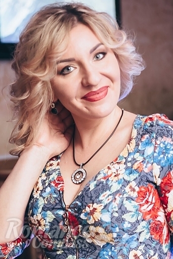 Ukrainian mail order bride Anna from Kiev with blonde hair and grey eye color - image 1