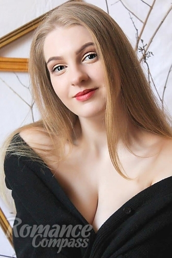 Ukrainian mail order bride Nina from Boryslav with blonde hair and green eye color - image 1