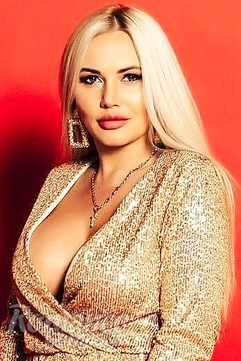 Ukrainian mail order bride Irina from Warsaw with blonde hair and green eye color - image 1