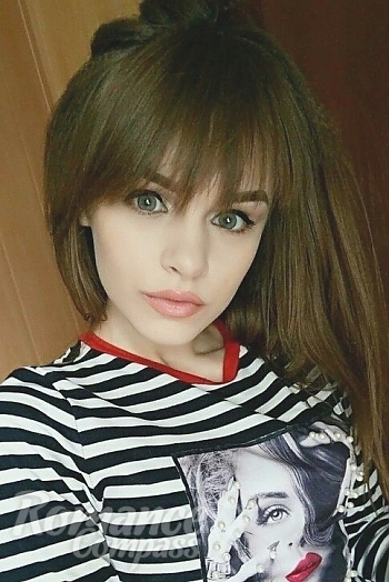 Ukrainian mail order bride Valeria from Kiev with light brown hair and green eye color - image 1