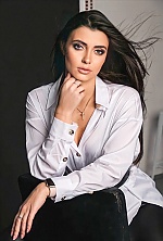 Ukrainian mail order bride Alina from Krakow with brunette hair and green eye color - image 2