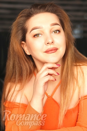 Ukrainian mail order bride Victoria from Nikolaev with light brown hair and green eye color - image 1