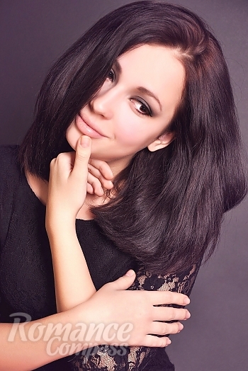 Ukrainian mail order bride Anna from Kyiv with brunette hair and brown eye color - image 1