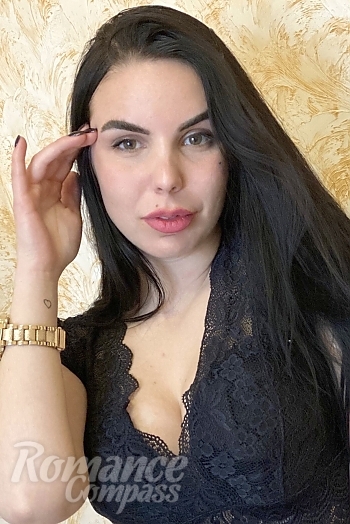 Ukrainian mail order bride Olena from Rovno with light brown hair and brown eye color - image 1