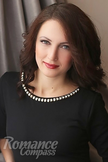 Ukrainian mail order bride Dariya from Kolomyya with brunette hair and grey eye color - image 1