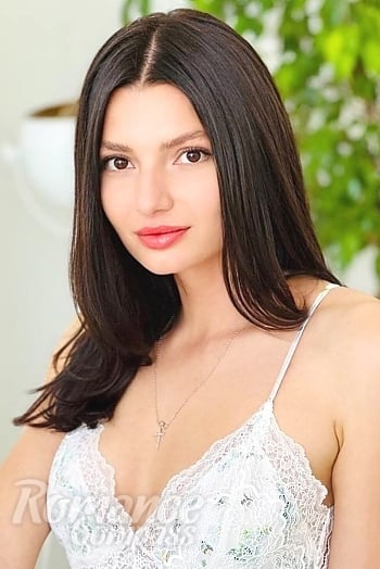 Ukrainian mail order bride Irina from Kremenchug with brunette hair and brown eye color - image 1