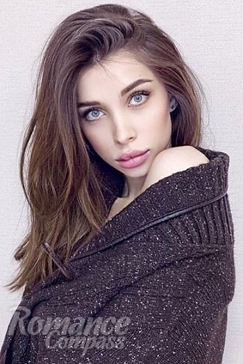 Ukrainian mail order bride Elizaveta from Kiev with light brown hair and grey eye color - image 1
