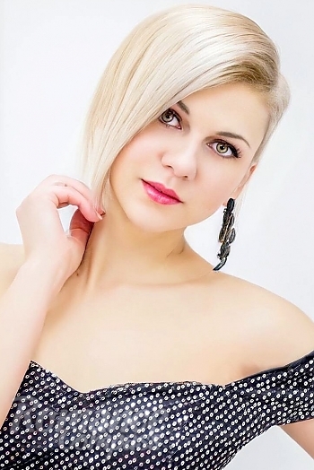 Ukrainian mail order bride Natalia from Anapa with blonde hair and green eye color - image 1