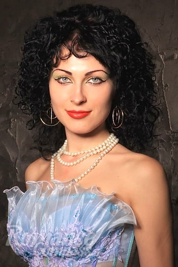 Ukrainian mail order bride Olga from Kiev with brunette hair and grey eye color - image 1