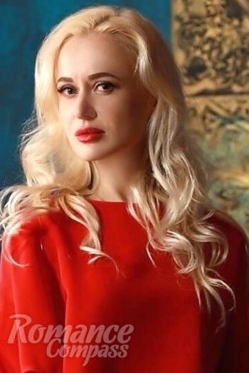 Ukrainian mail order bride Julia from Severodonetsk with blonde hair and grey eye color - image 1