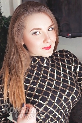 Ukrainian mail order bride Katerina from Luhansk with light brown hair and green eye color - image 1