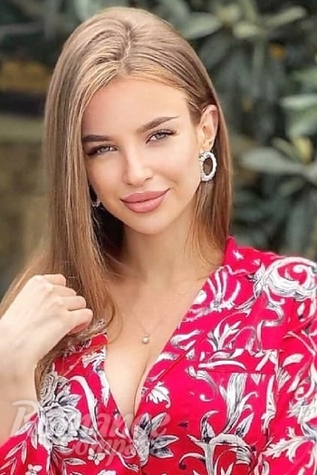Ukrainian mail order bride Alina from Saint-Petersburg with light brown hair and green eye color - image 1