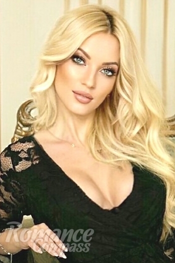 Ukrainian mail order bride Elena from Kiev with blonde hair and green eye color - image 1