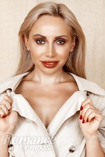 Ukrainian mail order bride Julia from Kharkov with blonde hair and brown eye color - image 1