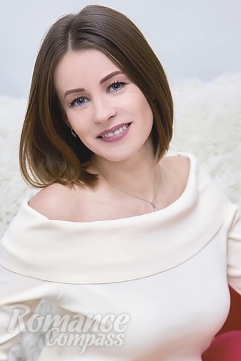 Ukrainian mail order bride Yulia from Khmelnytskyi with light brown hair and blue eye color - image 1