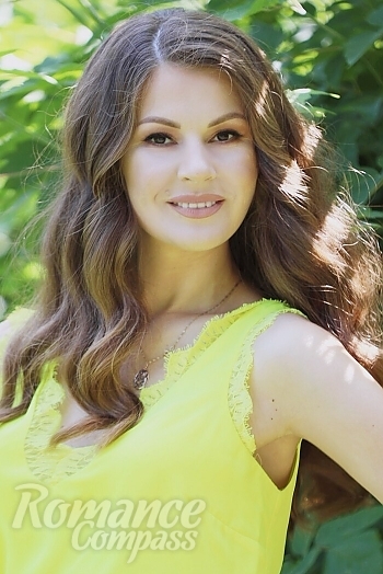 Ukrainian mail order bride Anna from Khmelnytskyi with light brown hair and brown eye color - image 1