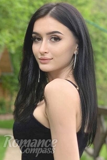 Ukrainian mail order bride Alina from Rovno with black hair and brown eye color - image 1