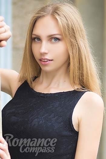 Ukrainian mail order bride Elizaveta from Kiev with light brown hair and blue eye color - image 1