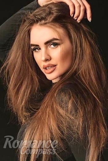 Ukrainian mail order bride Elena from Ekaterinburg with light brown hair and green eye color - image 1