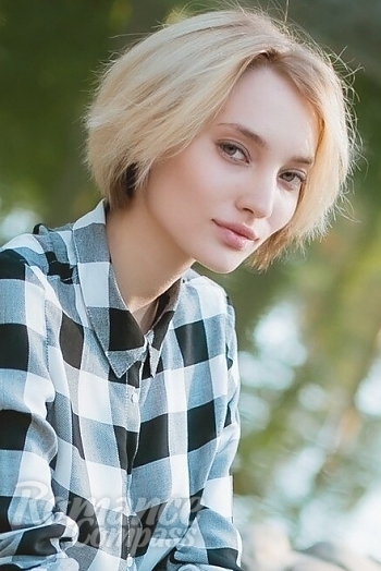 Ukrainian mail order bride Alla from Cherkassy with blonde hair and green eye color - image 1