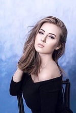 Ukrainian mail order bride Oksana from Honolulu with light brown hair and blue eye color - image 4