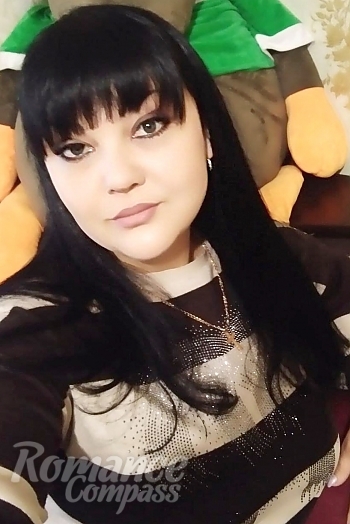 Ukrainian mail order bride Elena from Kherson with black hair and grey eye color - image 1