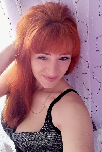 Ukrainian mail order bride Alyona from Kiev with red hair and green eye color - image 1