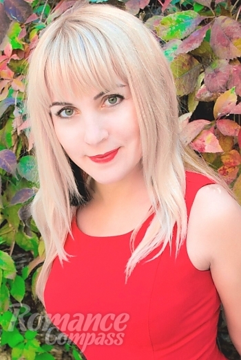 Ukrainian mail order bride Nataliia from Odessa with blonde hair and green eye color - image 1