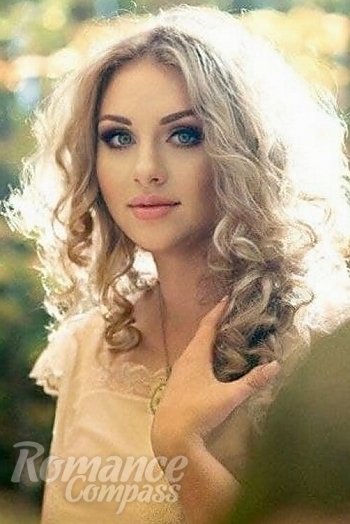 Ukrainian mail order bride Darya from Chernivtsi with blonde hair and green eye color - image 1