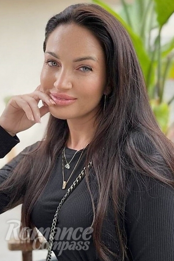 Ukrainian mail order bride Irina from Florence with black hair and grey eye color - image 1