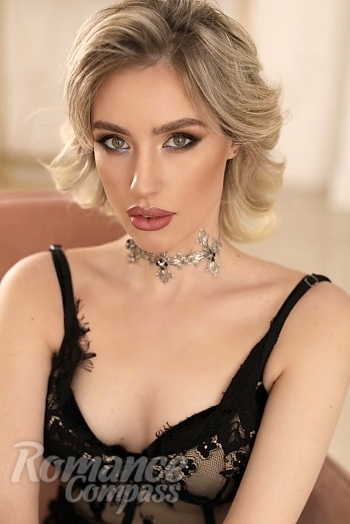 Ukrainian mail order bride Karina from Moscow with blonde hair and green eye color - image 1
