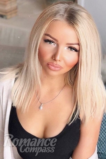 Ukrainian mail order bride Daria from Kiev with blonde hair and green eye color - image 1