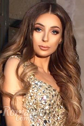 Ukrainian mail order bride Teona from Kiev with light brown hair and hazel eye color - image 1