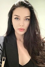 Ukrainian mail order bride Yuliia from Kiev with black hair and green eye color - image 5