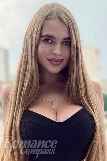 Ukrainian mail order bride Lilia from Kiev with light brown hair and green eye color - image 1
