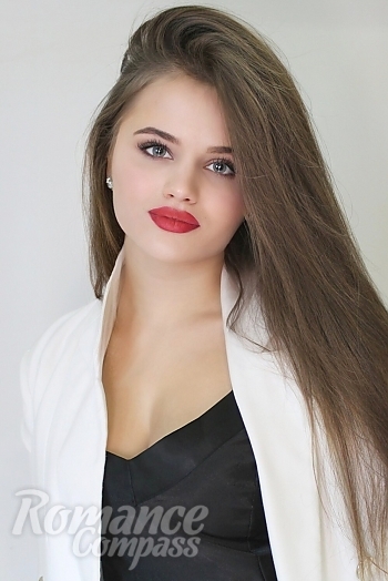 Ukrainian mail order bride Tatiana from Zaporozhye with brunette hair and grey eye color - image 1