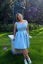 Ukrainian mail order bride Alina from Geneva with blonde hair and green eye color - image 5