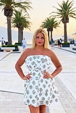 Ukrainian mail order bride Alina from Geneva with blonde hair and green eye color - image 4